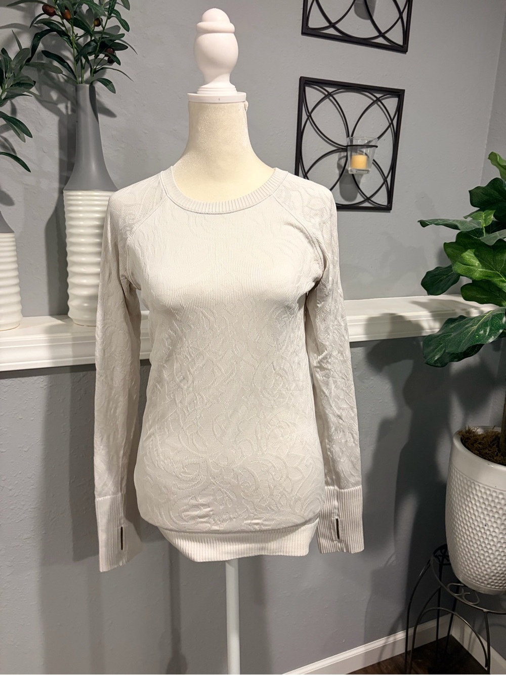 Lululemon Athletica Size 2 Textured Long Sleeve Top